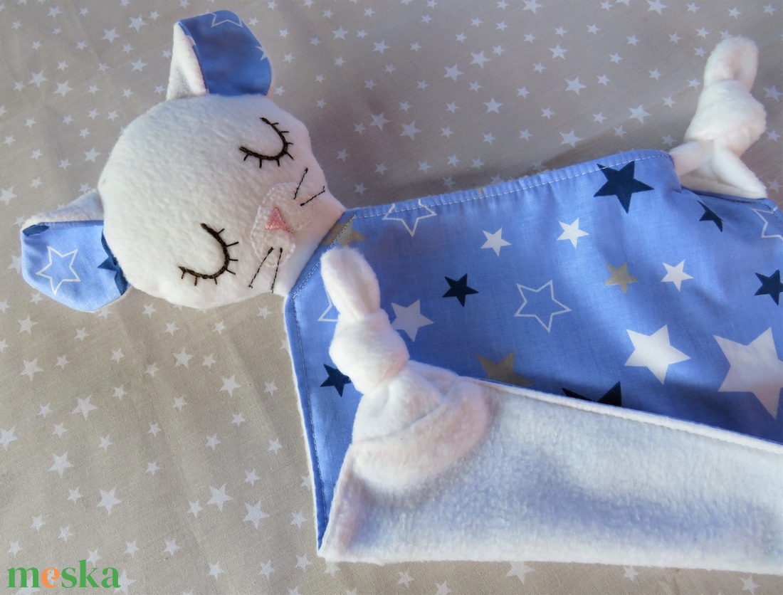 Cicás játszókendő kék csillagokkal - játék & sport - 3 éves kor alattiaknak - alvóka & rongyi - Meska.hu