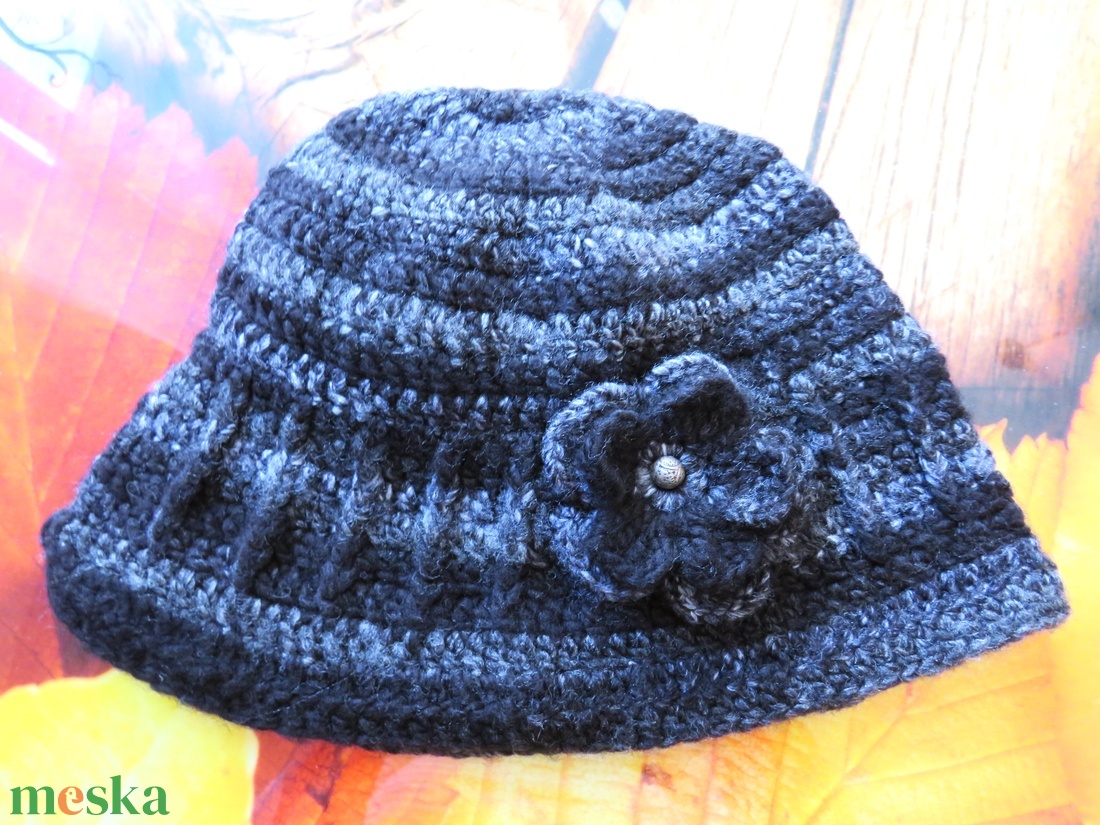 Női virágos horgolt sapka - ruha & divat - sál, sapka, kendő - sapka - Meska.hu