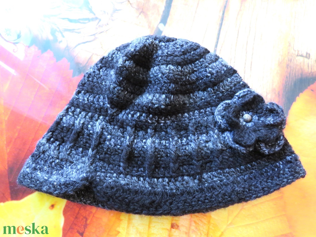 Női virágos horgolt sapka - ruha & divat - sál, sapka, kendő - sapka - Meska.hu