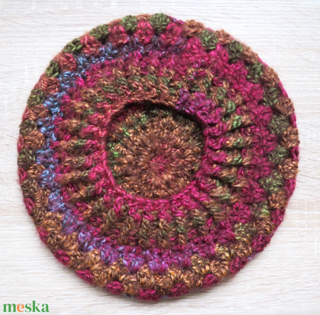 Női horgolt barett sapka  - ruha & divat - sál, sapka, kendő - sapka - Meska.hu