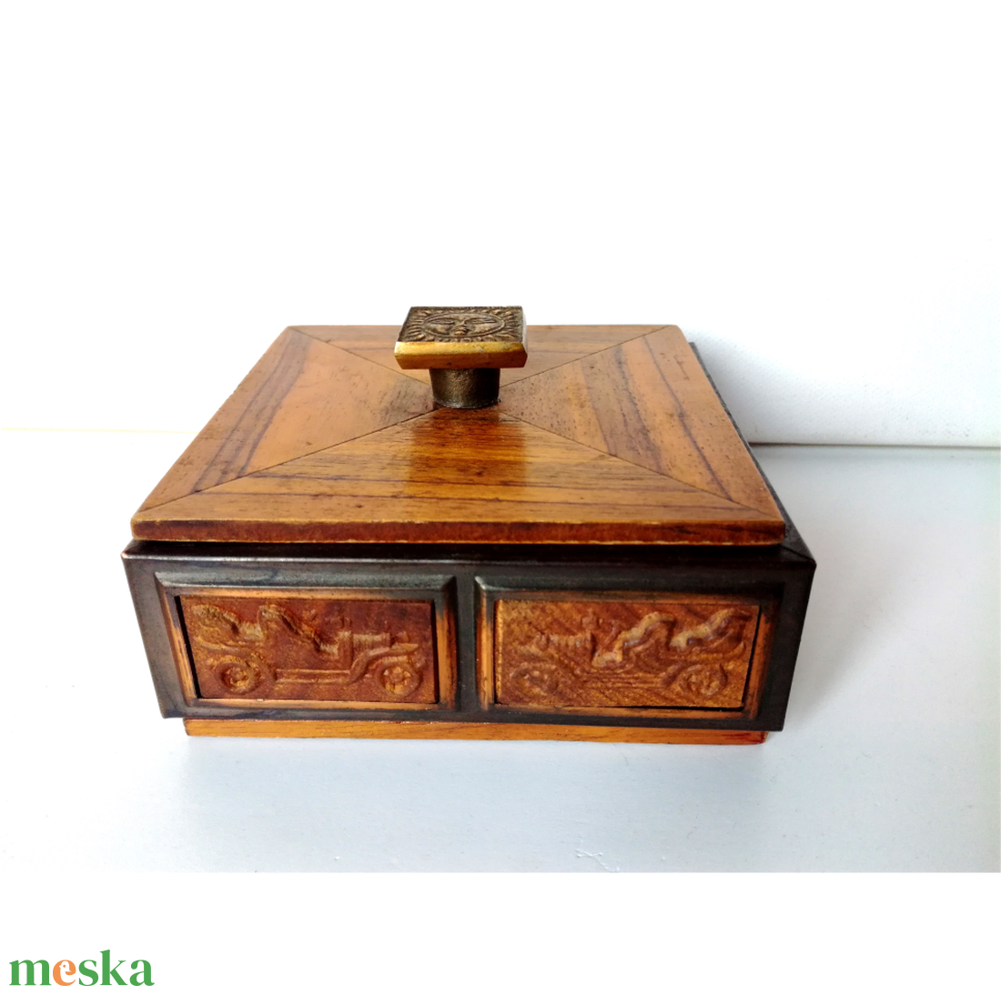 Vintage faragott kincses dobozka oldtimerekkel - otthon & életmód - dekoráció - asztal és polc dekoráció - díszdoboz - Meska.hu