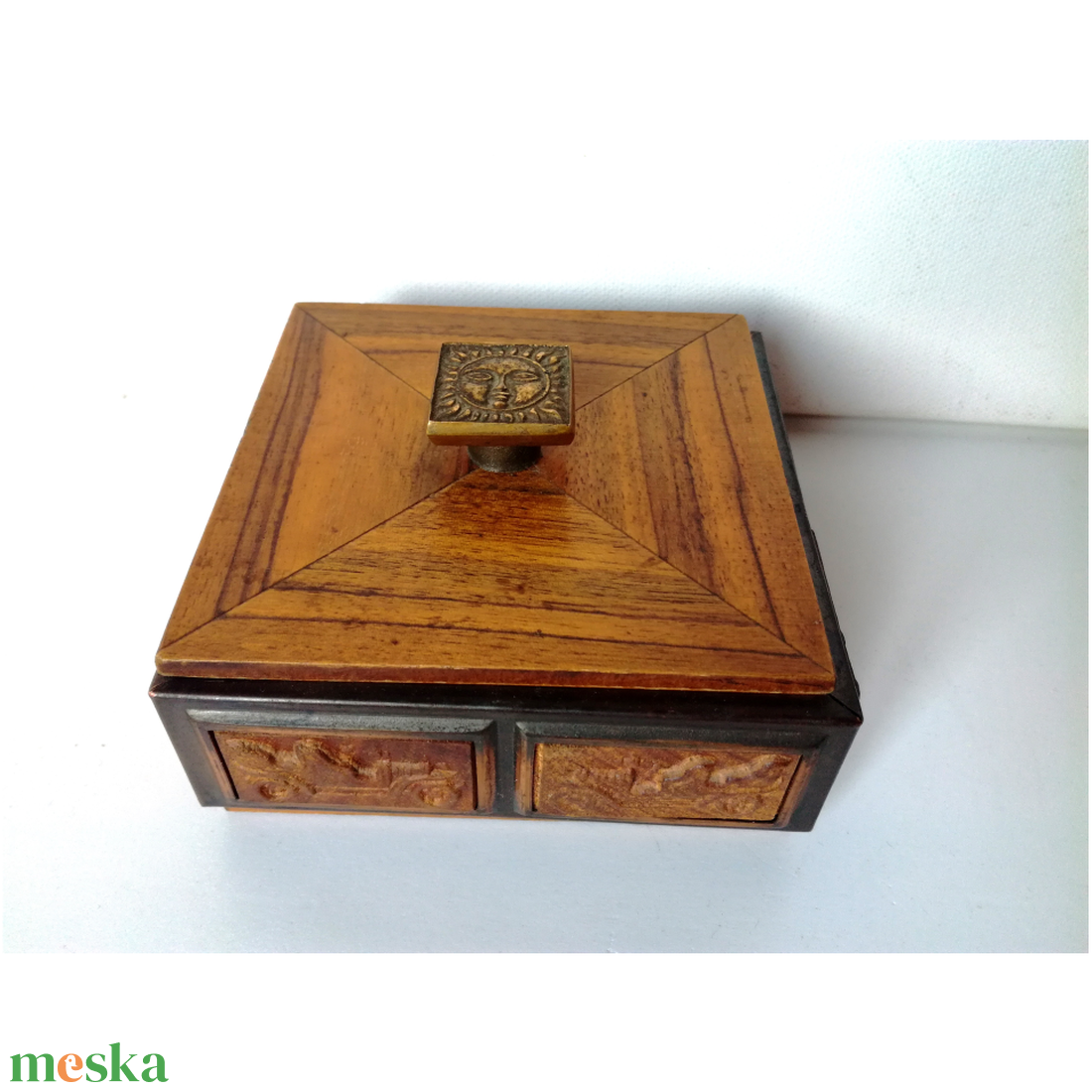 Vintage faragott kincses dobozka oldtimerekkel - otthon & lakás - dekoráció - asztal és polc dekoráció - díszdoboz - Meska.hu