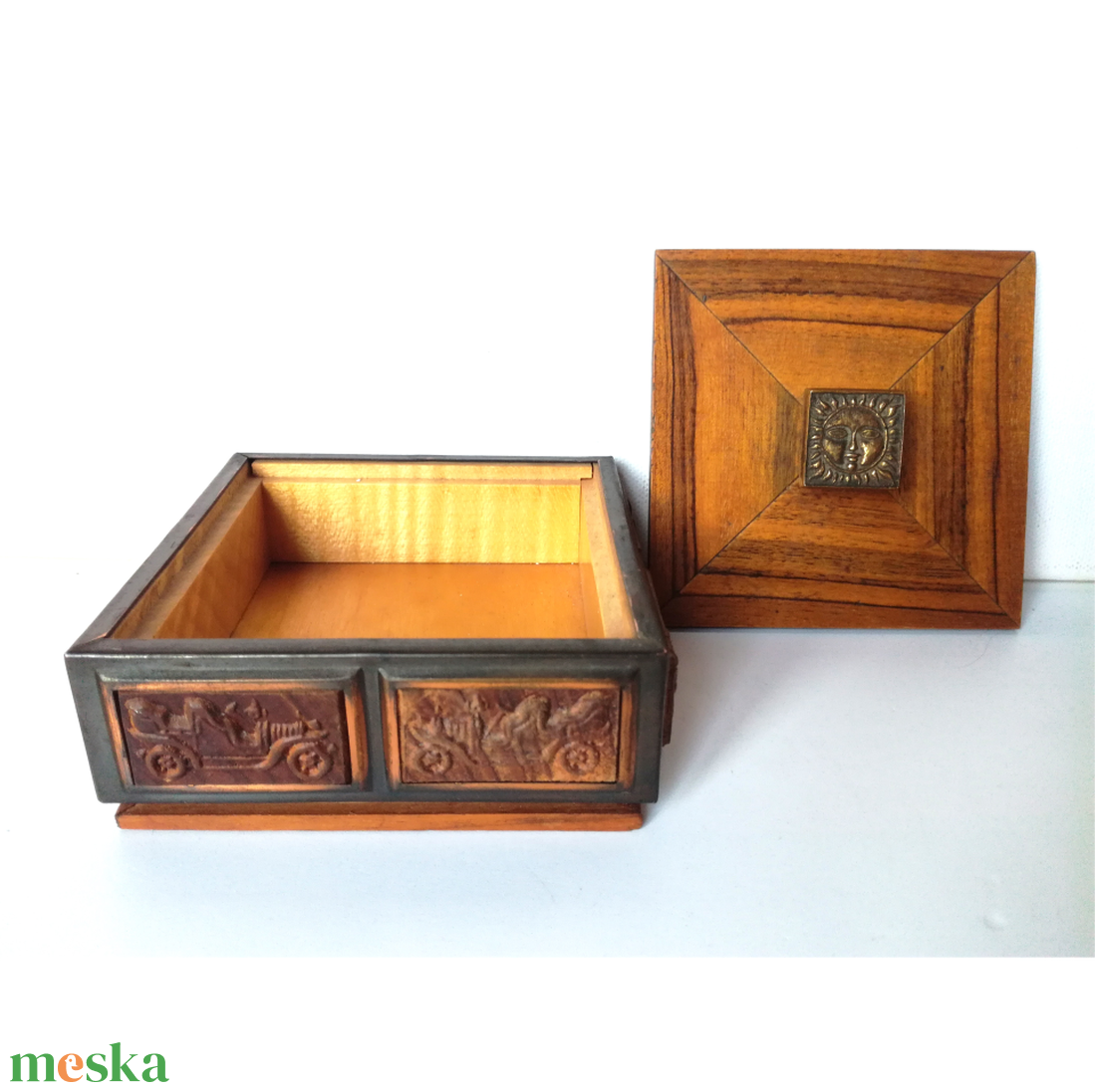 Vintage faragott kincses dobozka oldtimerekkel - otthon & életmód - dekoráció - asztal és polc dekoráció - díszdoboz - Meska.hu