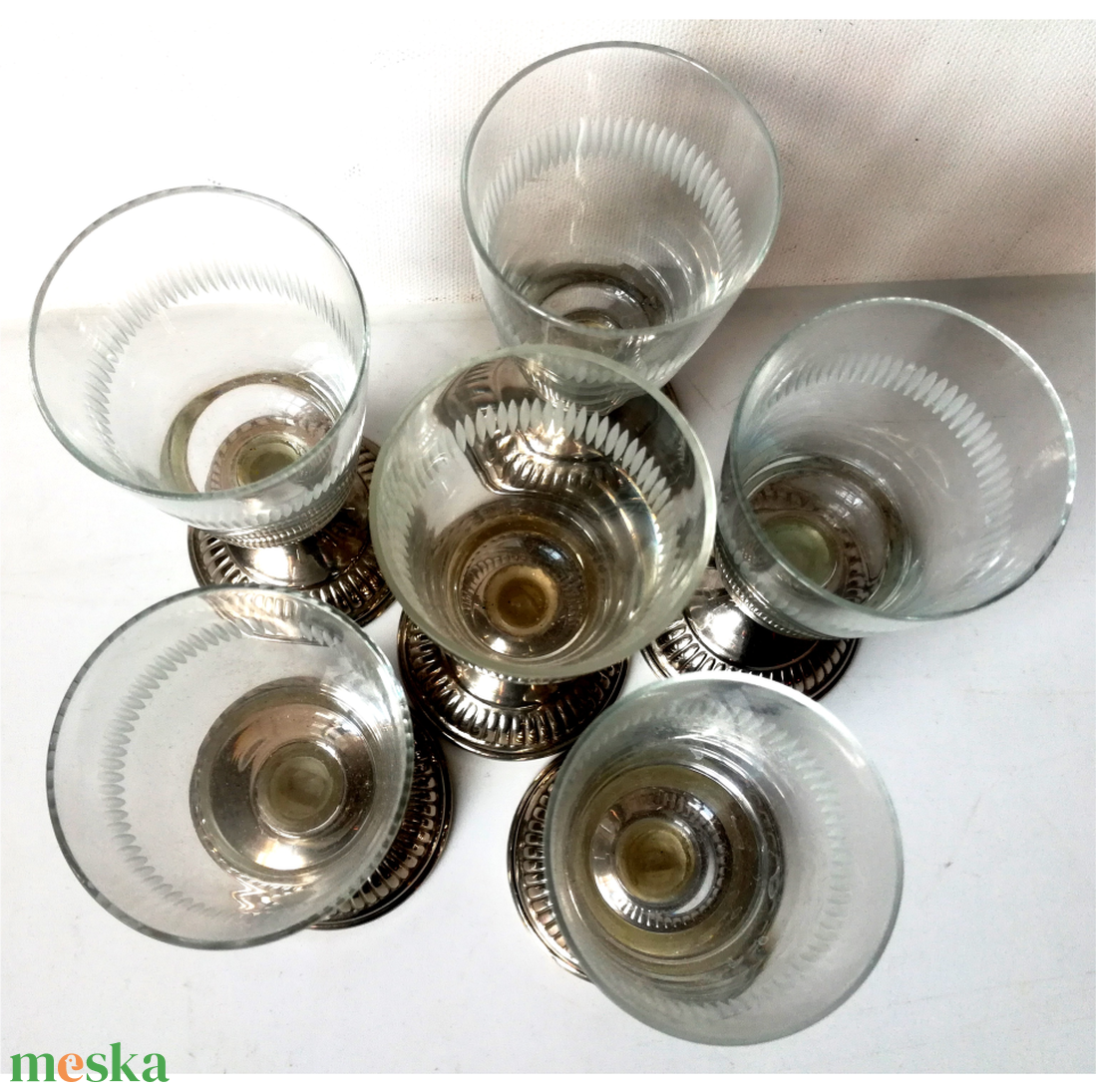Retro csiszolt fém talpas likőrös készlet - otthon & életmód - konyhafelszerelés, tálalás - tálalás - pálinkás poharak, szettek - Meska.hu Retro csiszolt fém talpas likőrös készlet - otthon & életmód - konyhafelszerelés, tálalás - tálalás - pálinkás poharak, szettek - Meska.hu
