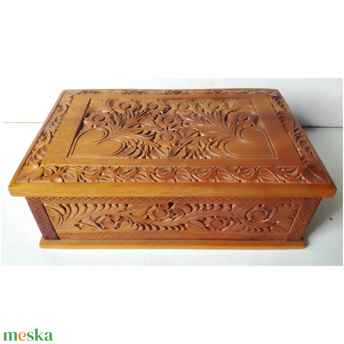 Vintage, népi motívumokkal faragott diófa doboz - otthon & életmód - dekoráció - asztal és polc dekoráció - díszdoboz - Meska.hu