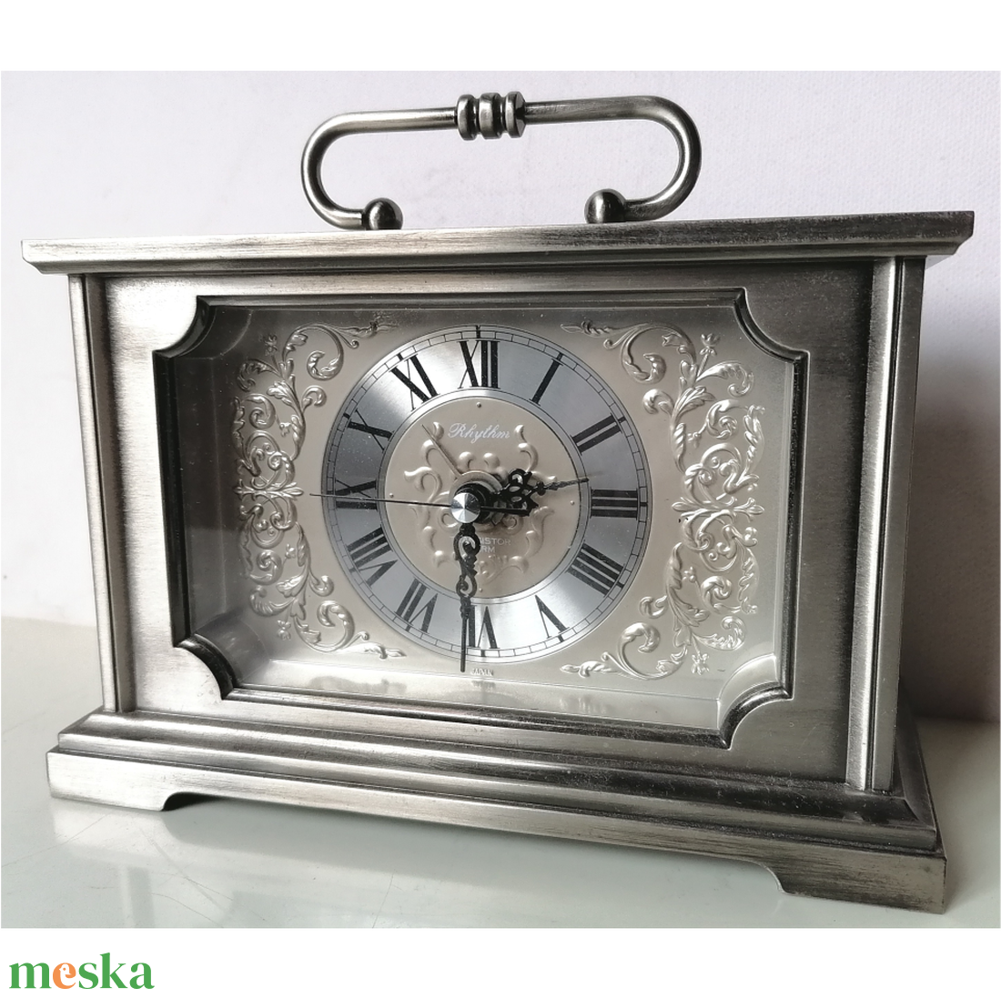 Gyönyörű ezüst színű Rhythm asztali óra - otthon & életmód - dekoráció - fali és függő dekoráció - falióra & óra - Meska.hu