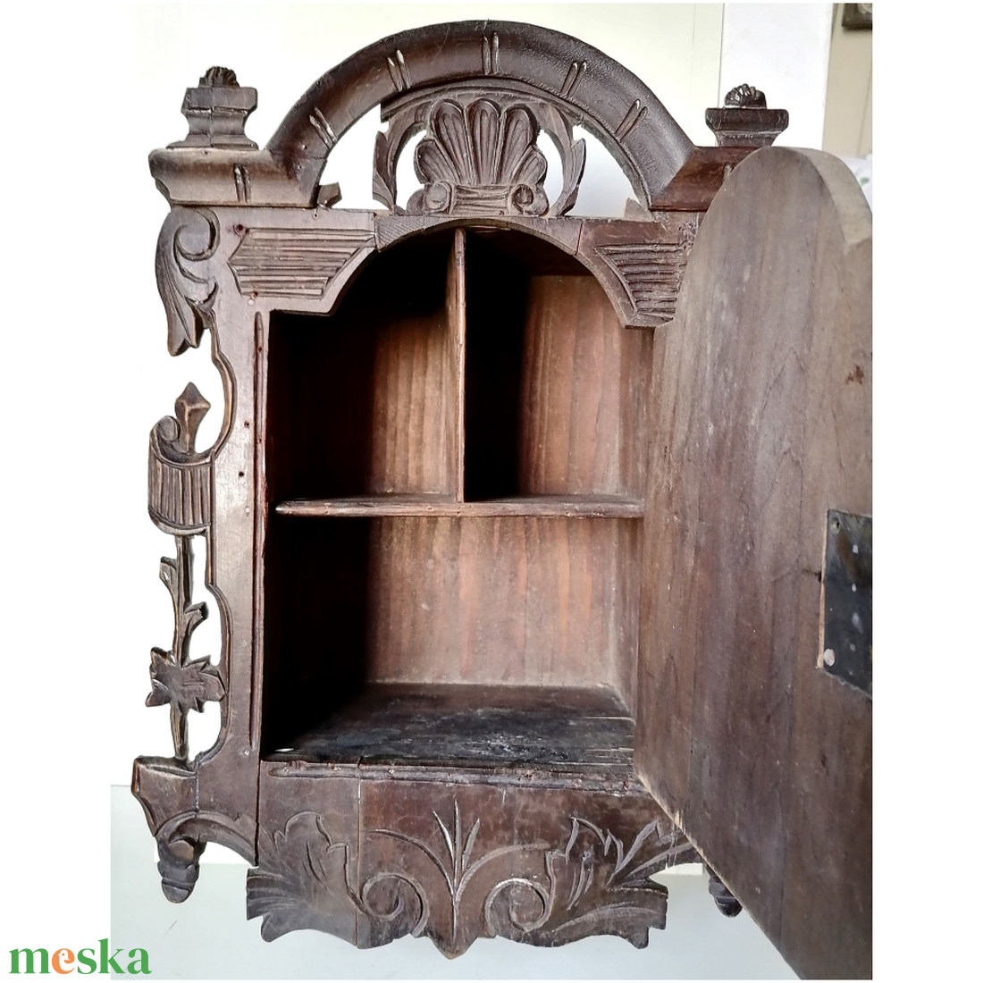 Antik faragott Schwarzwaldi kulcsos szekrényke - otthon & életmód - tárolás & rendszerezés - fali tároló - Meska.hu