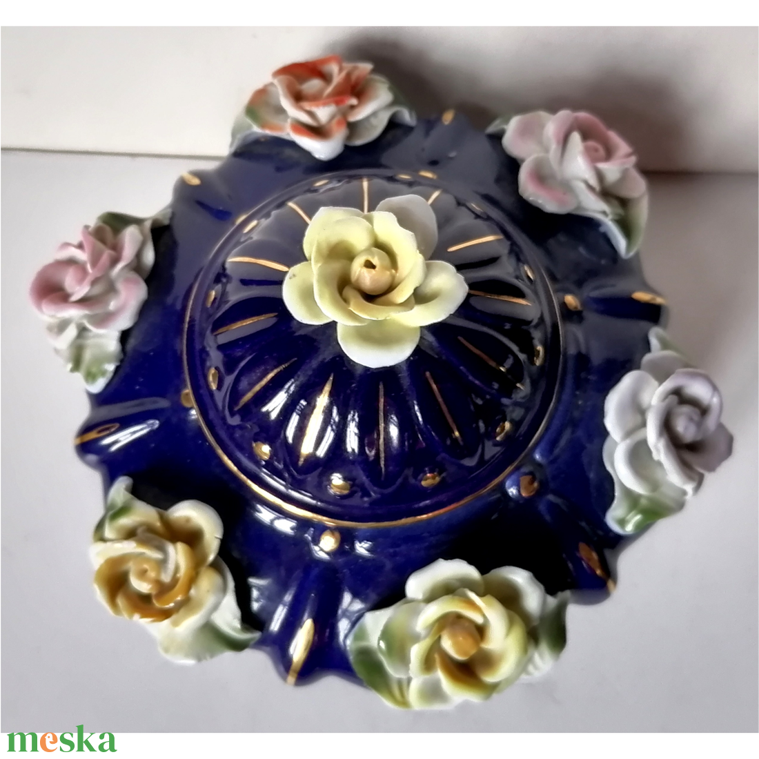 Szép rózsás porcelán bonbonier - otthon & életmód - dekoráció - asztal és polc dekoráció - dekorációs tál, tartó - Meska.hu