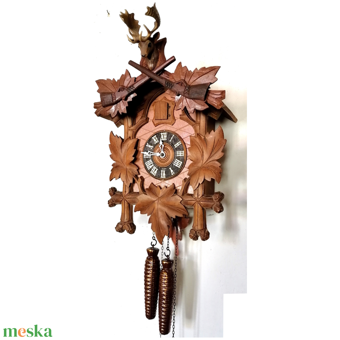 Faragott Schwarzwaldi kakukkos óra dámszarvas trófeával - otthon & életmód - dekoráció - fali és függő dekoráció - falióra & óra - Meska.hu