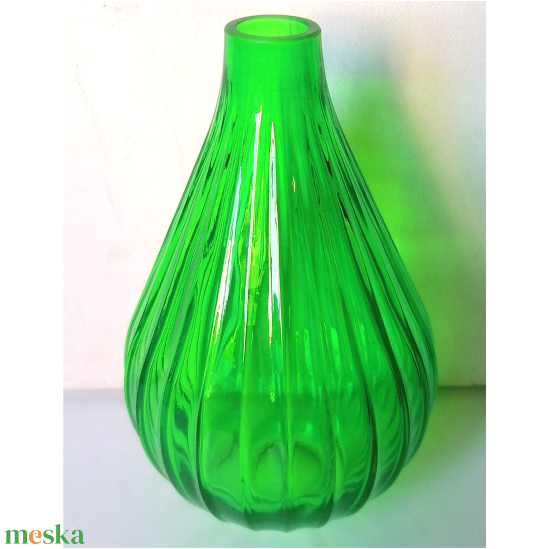 Vintage uránüveg vázácska - otthon & életmód - virágdekoráció - virágtartó - váza - Meska.hu