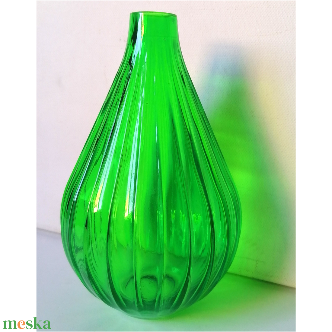 Vintage uránüveg vázácska - otthon & életmód - virágdekoráció - virágtartó - váza - Meska.hu