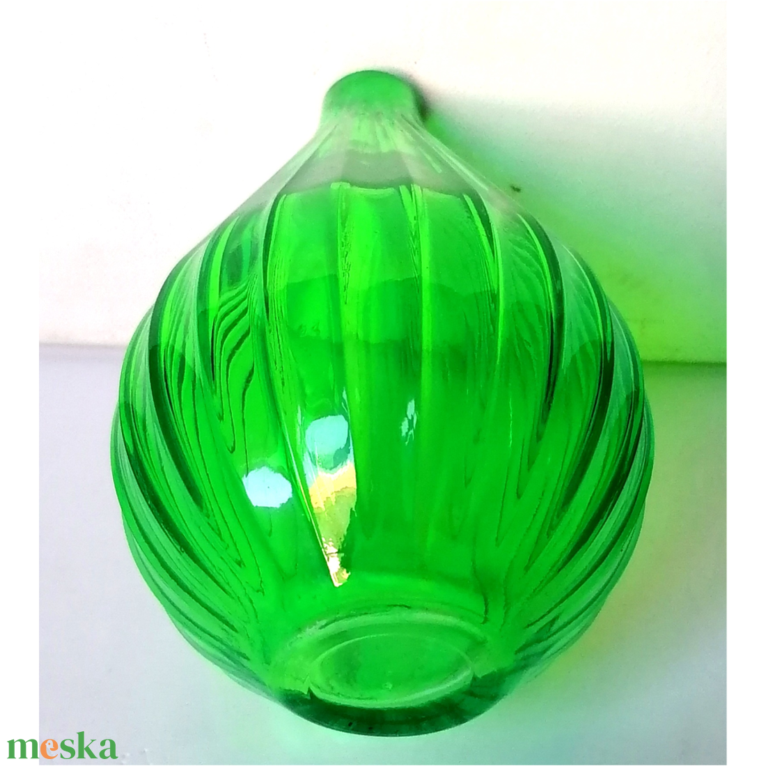 Vintage uránüveg vázácska - otthon & életmód - virágdekoráció - virágtartó - váza - Meska.hu