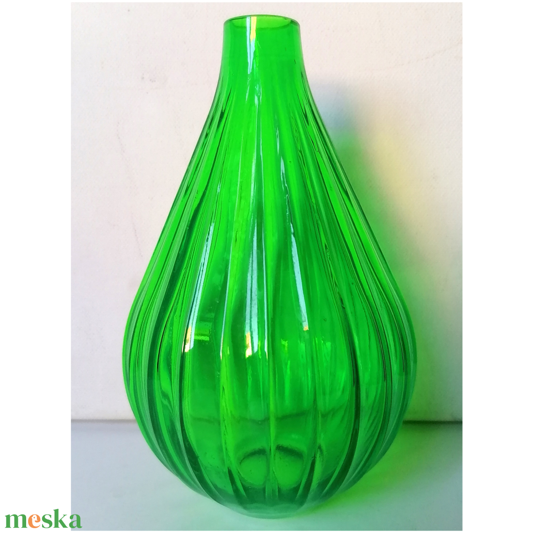 Vintage uránüveg vázácska - otthon & életmód - virágdekoráció - virágtartó - váza - Meska.hu