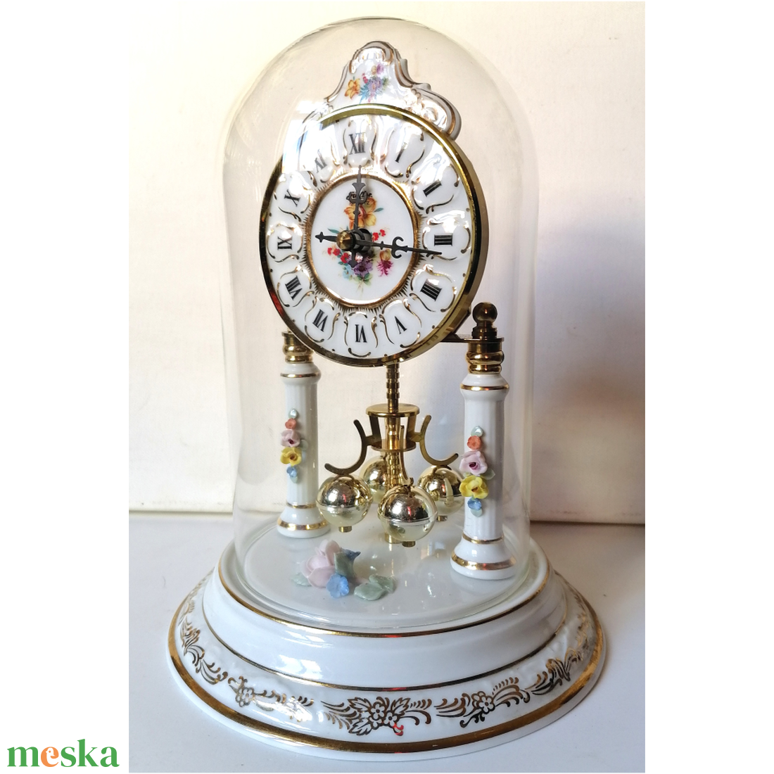 Vintage nagyméretű porcelán forgóingás üvegbúrás óra - otthon & életmód - dekoráció - fali és függő dekoráció - falióra & óra - Meska.hu