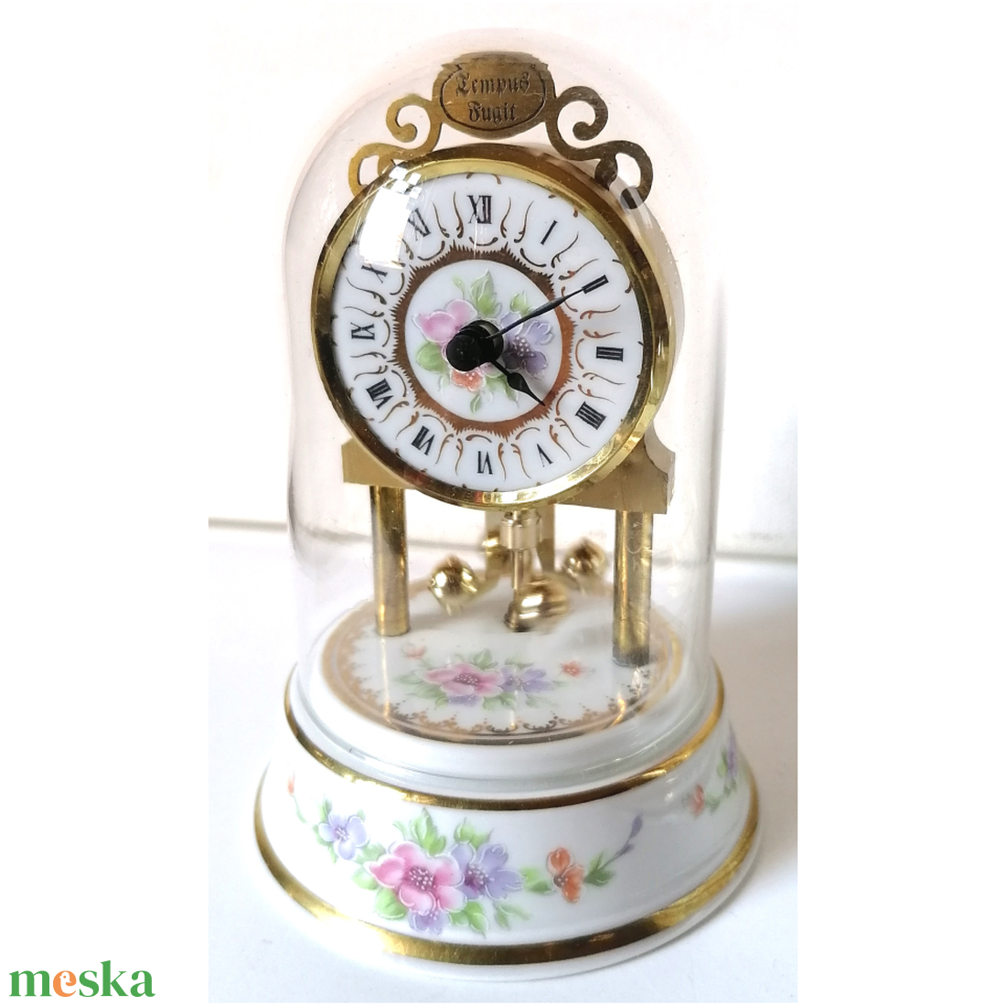 Aranyos pici porcelán forgóingás üvegbúrás óra - otthon & életmód - dekoráció - fali és függő dekoráció - falióra & óra - Meska.hu
