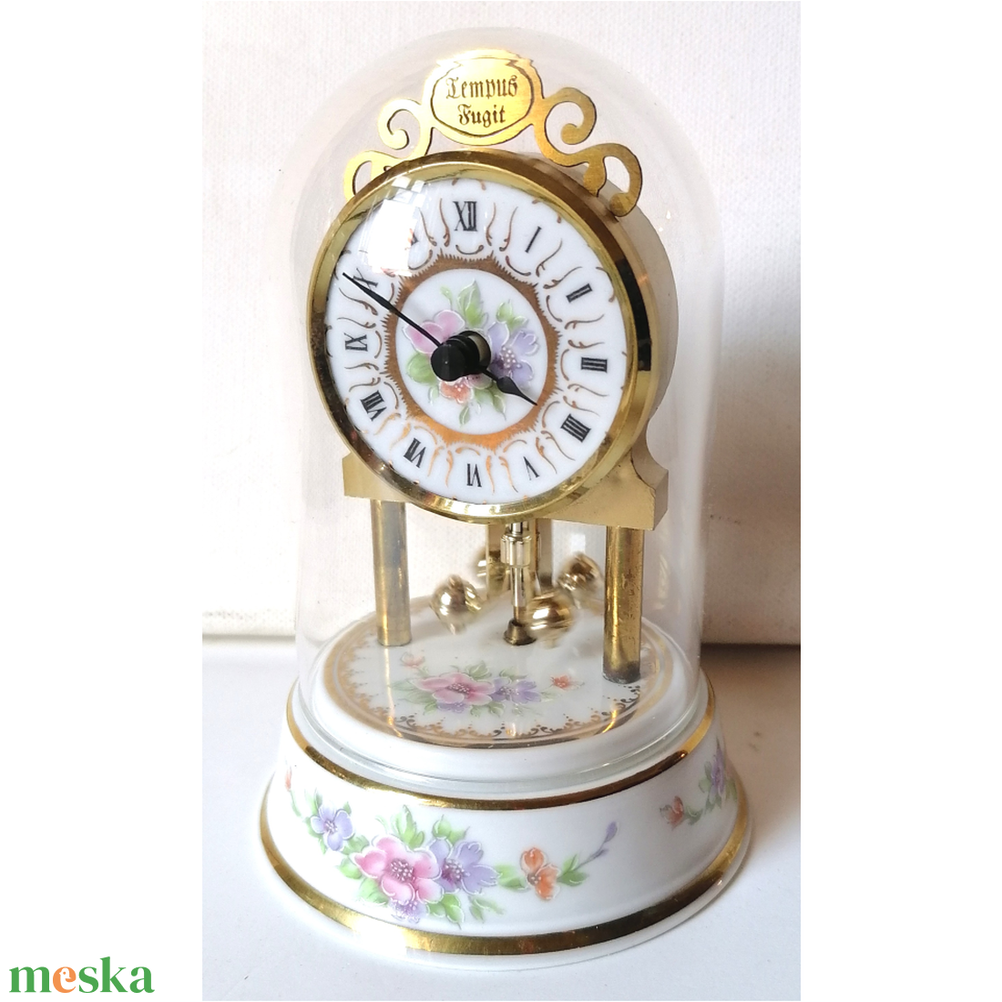 Aranyos pici porcelán forgóingás üvegbúrás óra - otthon & életmód - dekoráció - fali és függő dekoráció - falióra & óra - Meska.hu