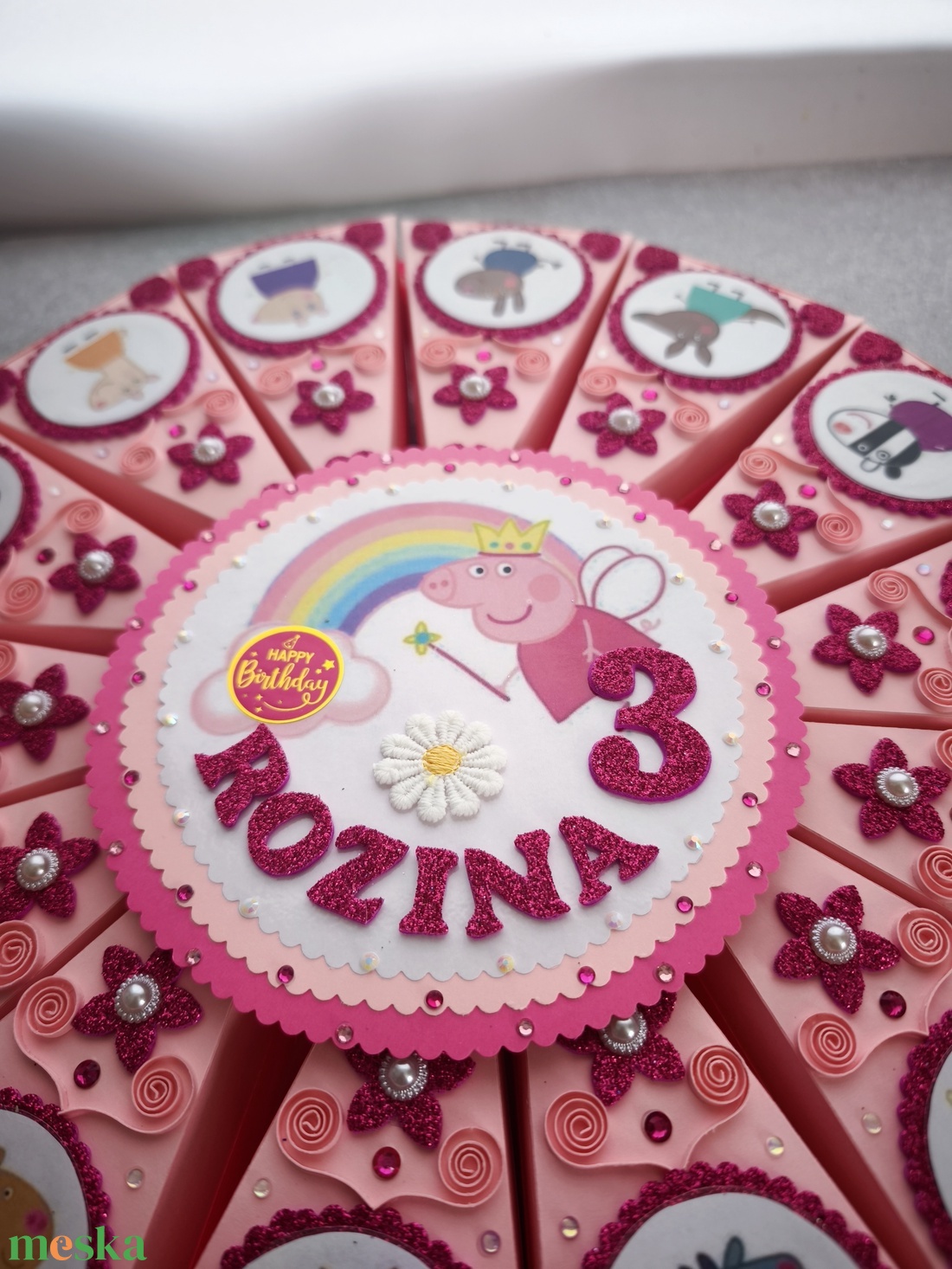 Papírtorta Pepa malac ajándék átadó torta doboz szeletek - otthon & életmód - papír, írószer - ajándékozás kellékei - papírtorta - Meska.hu