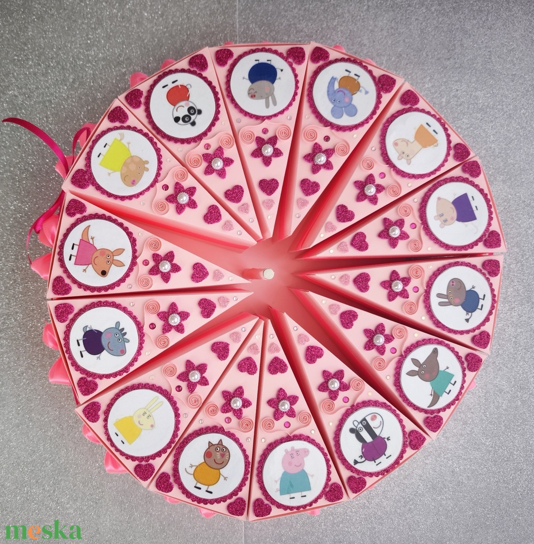 Papírtorta Pepa malac ajándék átadó torta doboz szeletek - otthon & életmód - papír, írószer - ajándékozás kellékei - papírtorta - Meska.hu