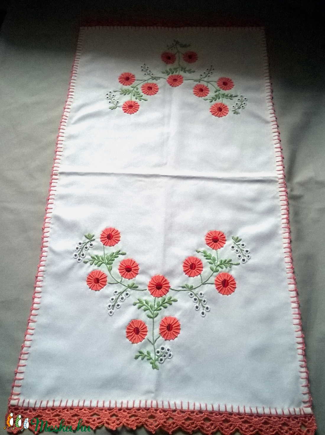 Hímzett asztalterítő -  - Meska.hu