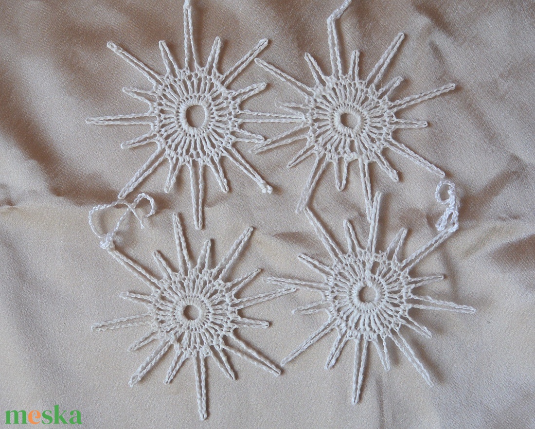 Horgolt csillag,karácsonyfadísz - karácsony - karácsonyi lakásdekoráció - karácsonyfadíszek - Meska.hu