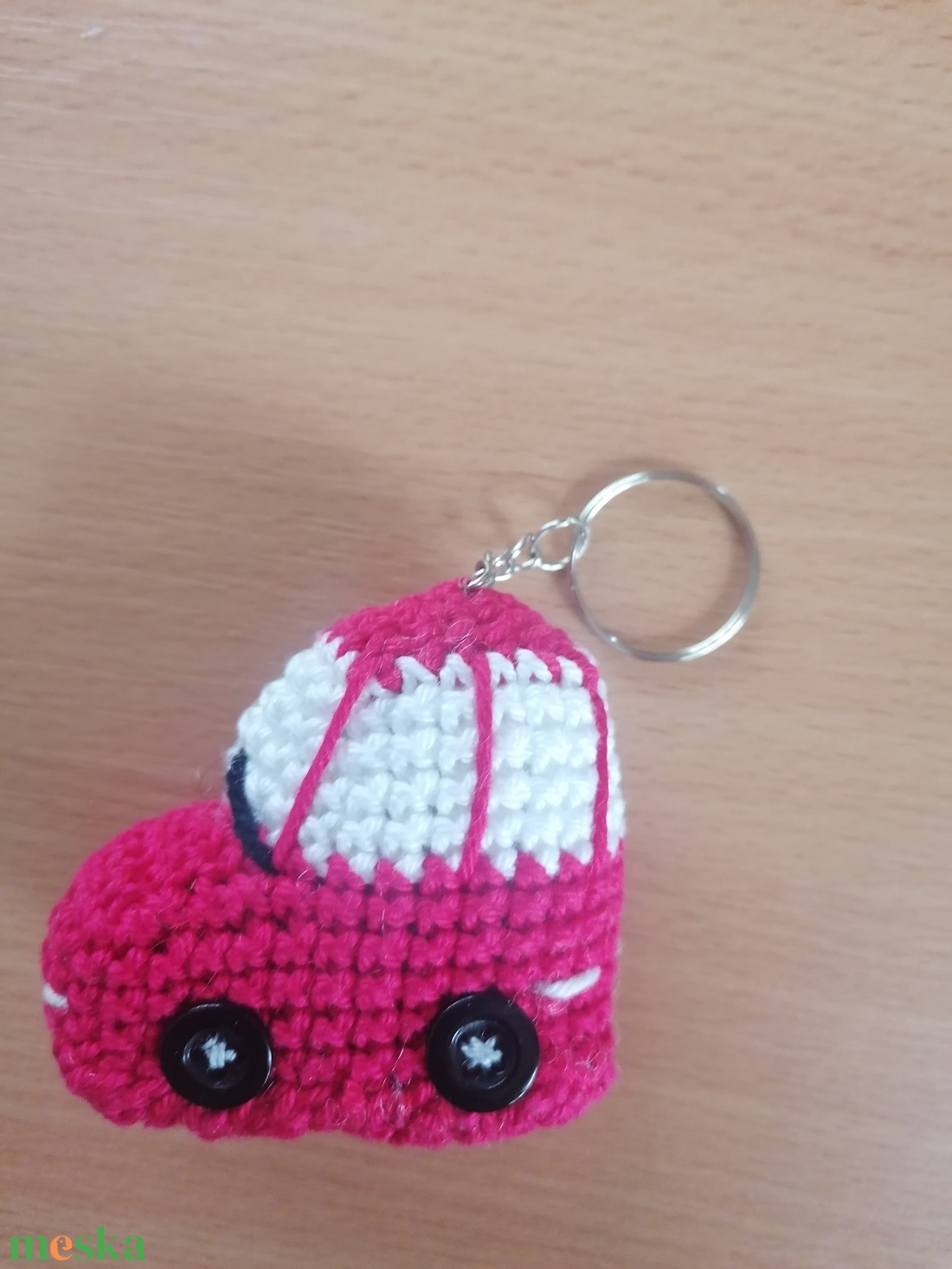 Horgolt kisautó kulcstartó, táska dísz  - játék & sport - kisautók, járművek - játékautó - Meska.hu