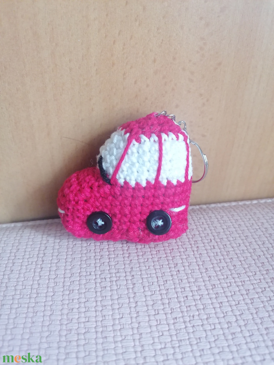 Horgolt kisautó kulcstartó, táska dísz  - játék & sport - kisautók, járművek - játékautó - Meska.hu