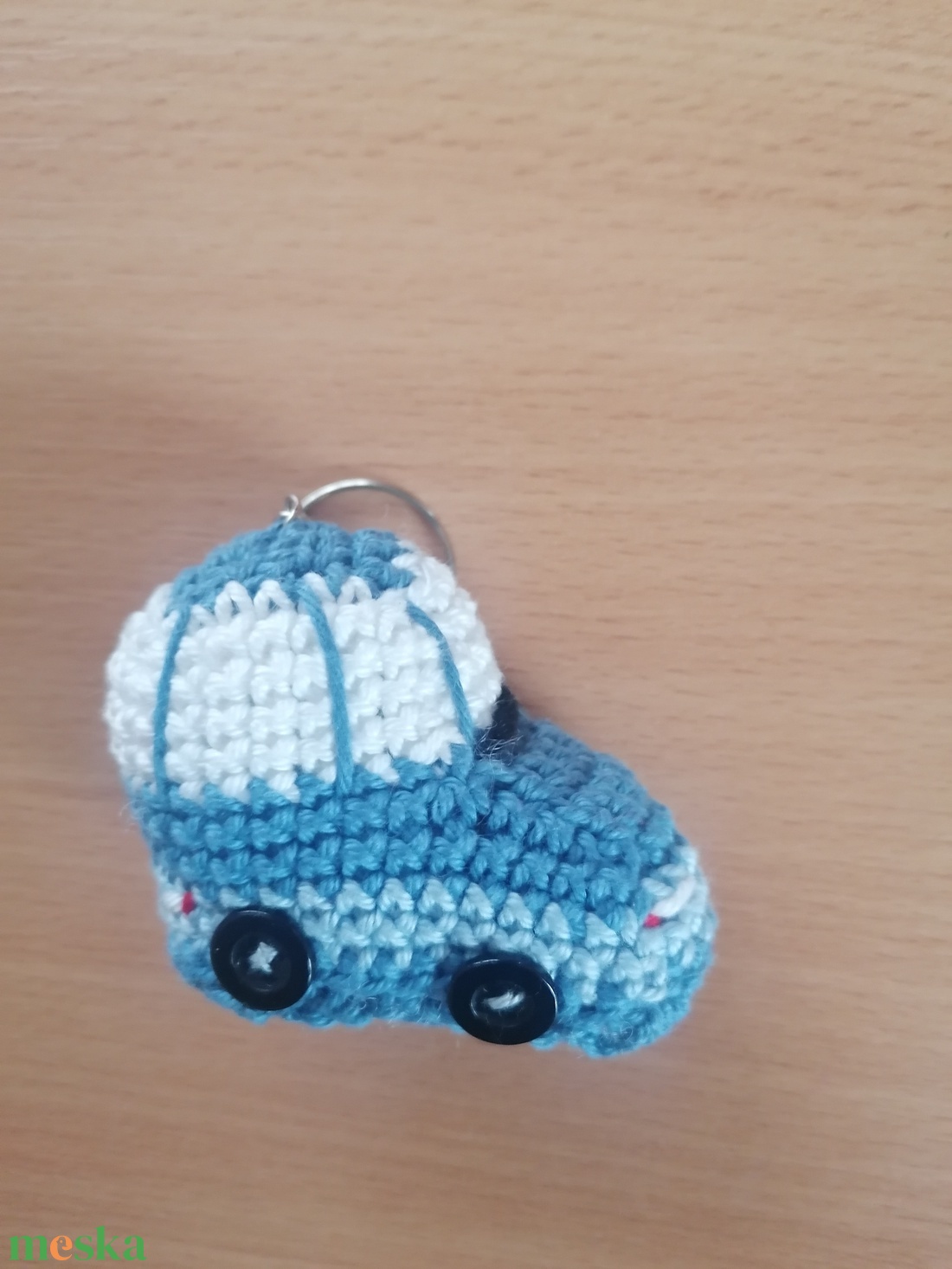 Horgolt kisautó kulcstartó, táska dísz  - játék & sport - kisautók, járművek - játékautó - Meska.hu
