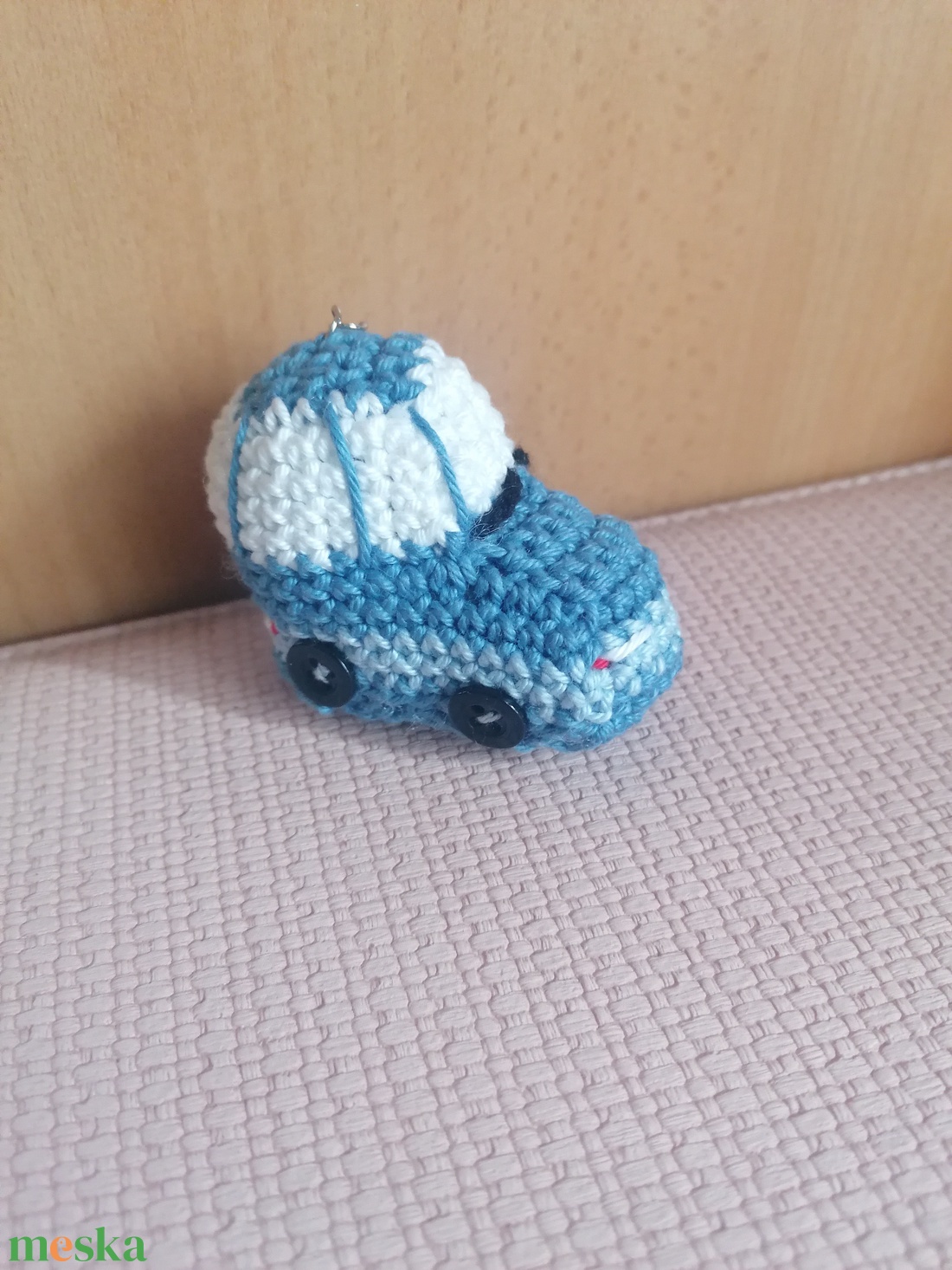 Horgolt kisautó kulcstartó, táska dísz  - játék & sport - kisautók, járművek - játékautó - Meska.hu