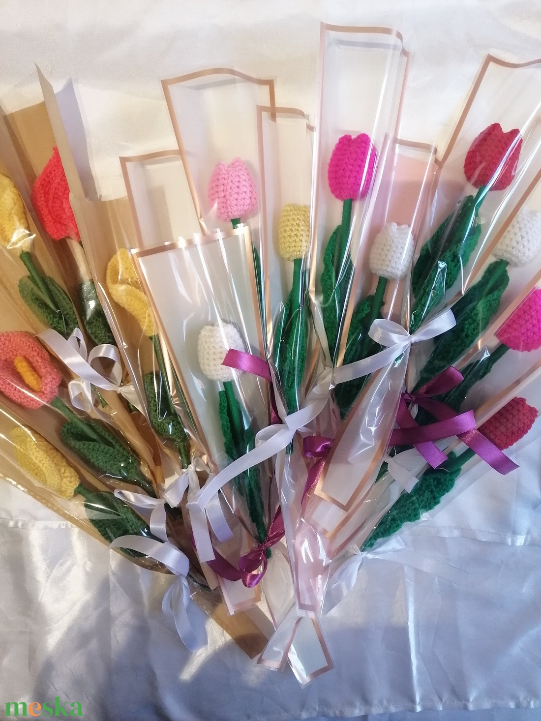 Horgolt tulipánok csomagolva. Egyedi rendelés!  - otthon & életmód - virágdekoráció - virágok - virágcsokor - Meska.hu