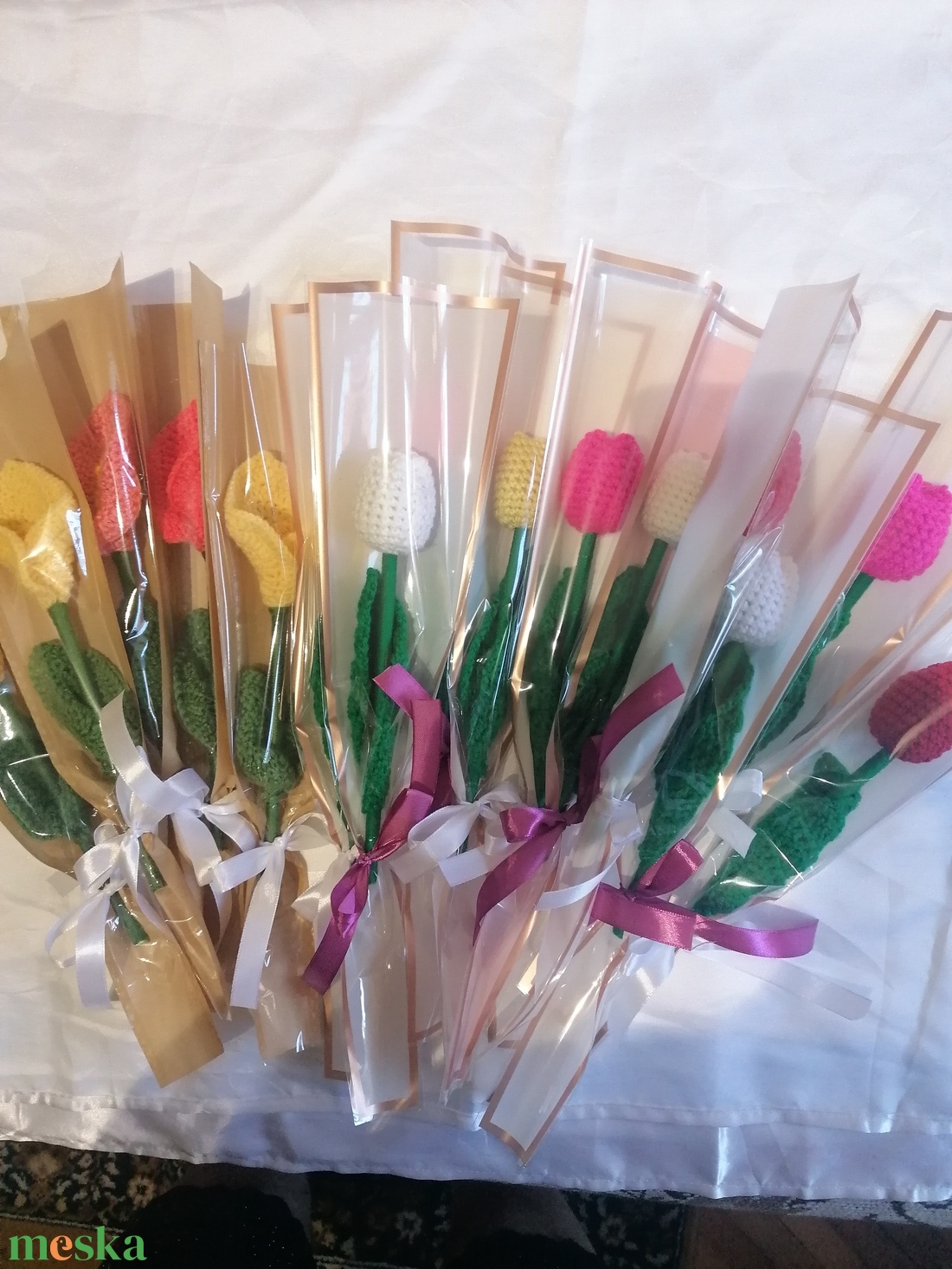 Horgolt tulipánok csomagolva. Egyedi rendelés!  - otthon & életmód - virágdekoráció - virágok - virágcsokor - Meska.hu