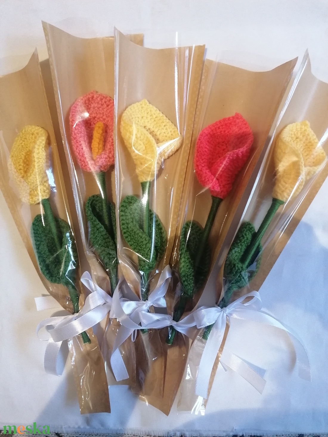 Horgolt tulipánok csomagolva. Egyedi rendelés!  - otthon & életmód - virágdekoráció - virágok - virágcsokor - Meska.hu