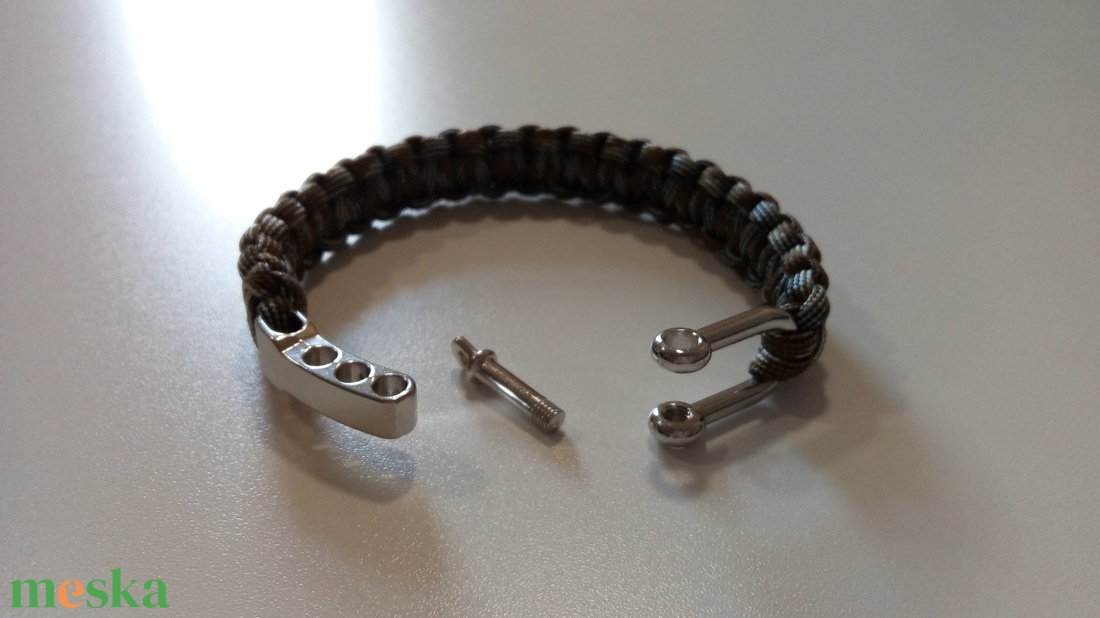 Paracord túlélő karkötő állítható seklivel - ékszer - karkötő - fonott karkötő - Meska.hu Paracord túlélő karkötő állítható seklivel - ékszer - karkötő - fonott karkötő - Meska.hu