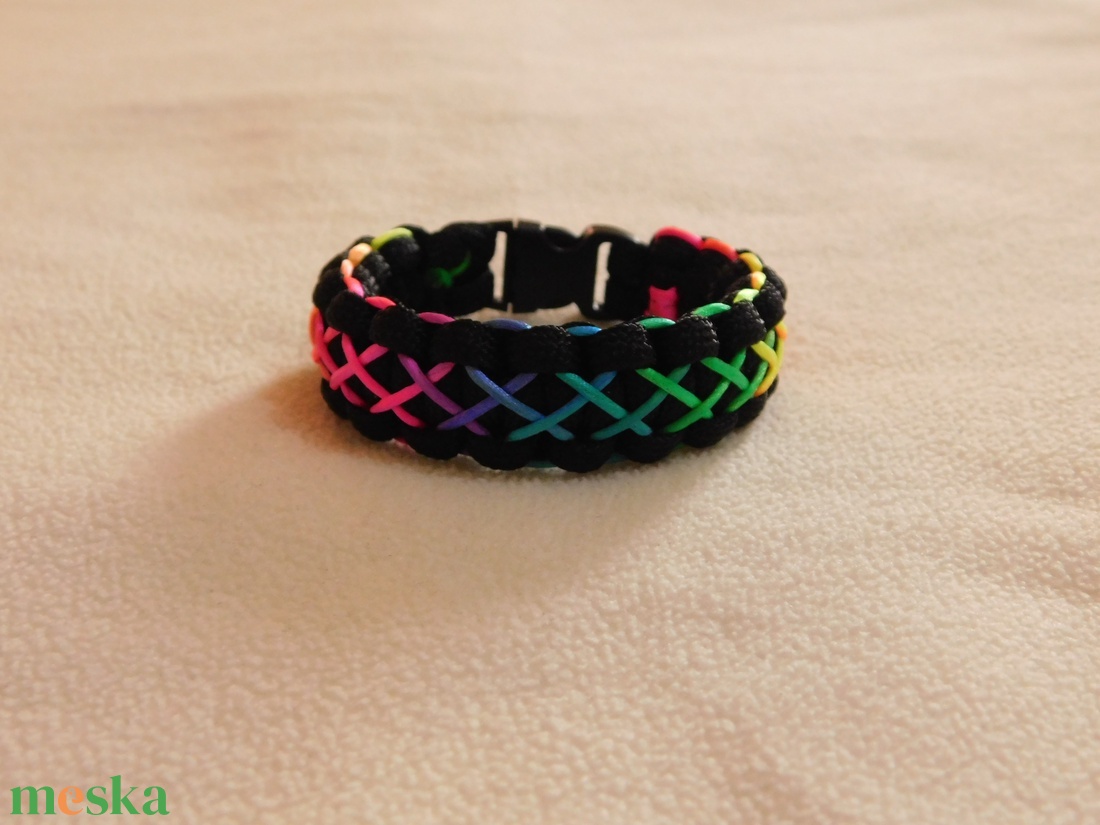 Paracord karkötő szivárvány tűzéssel - ékszer - karkötő - fonott karkötő - Meska.hu Paracord karkötő szivárvány tűzéssel - ékszer - karkötő - fonott karkötő - Meska.hu