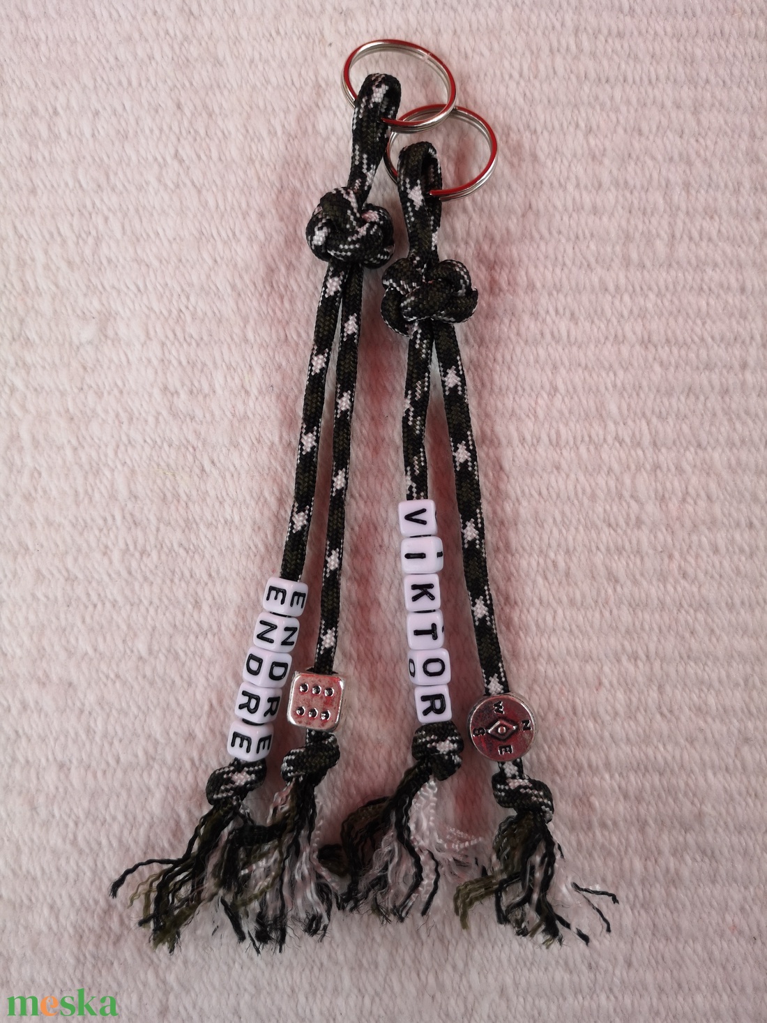 Rojtos paracord fityegő - táska & tok - kulcstartó & táskadísz - táskaakasztó - Meska.hu