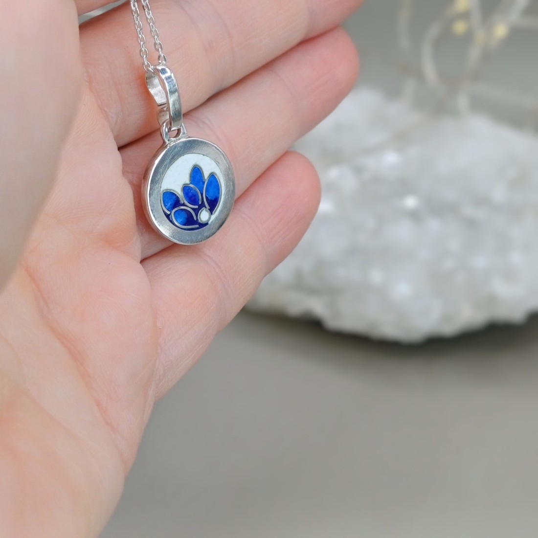 Virágzás kék - fehér cloisonné ezüst medál  - ékszer - nyaklánc - medál - Meska.hu