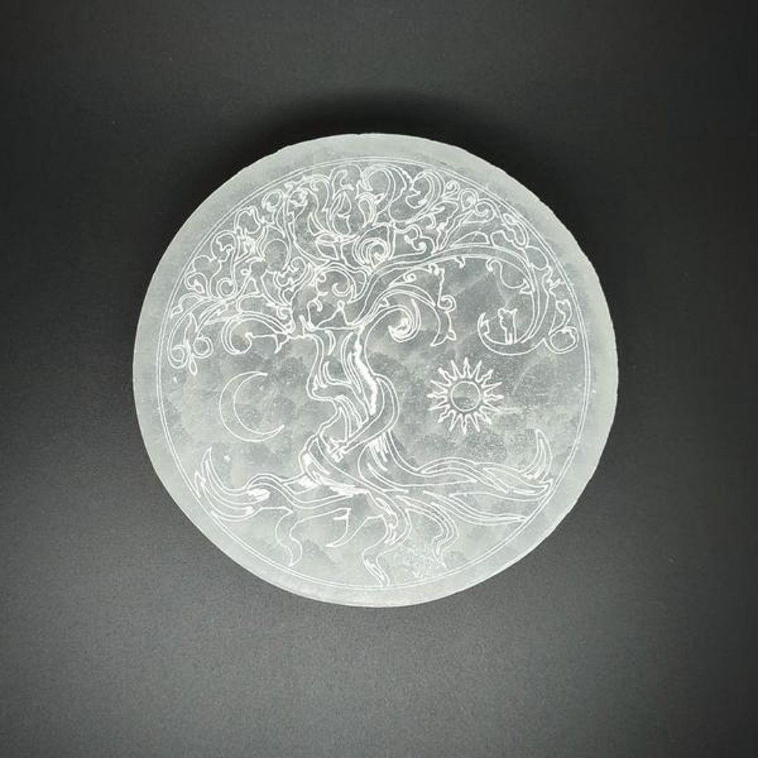 Szelenit korong Életfa Nap és Hold mintával 10 cm - kellékek & szerszámok - ásvány alapanyag - szelenit korong - Meska.hu
