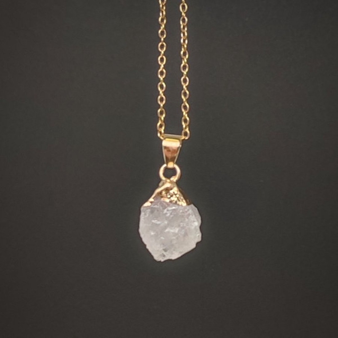 Szeretet rózsakvarc nyers medál nyaklánccal 1�2cm - ékszer - nyaklánc - medálos nyaklánc - Meska.hu