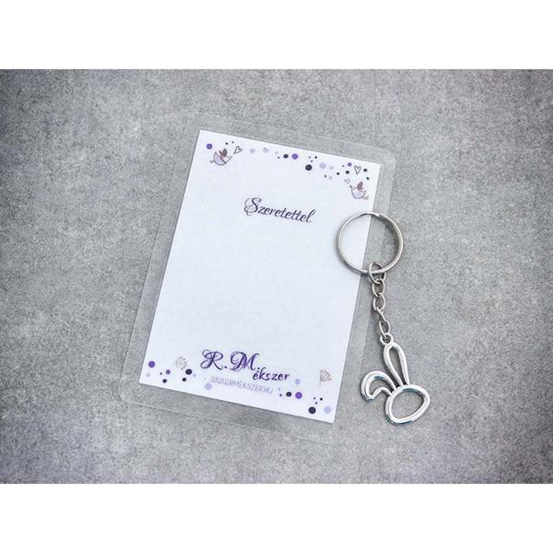 Szeretettel egyszerű nyuszi medálos kulcstartó - táska & tok - kulcstartó & táskadísz - kulcstartó - Meska.hu