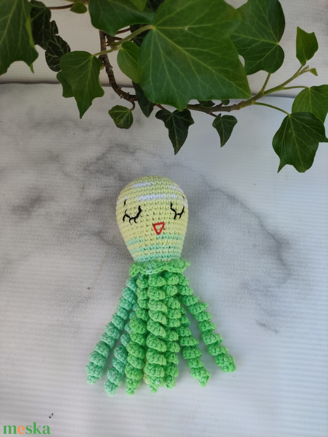 Zöld polip - színétmenetes fonalból - játék & sport - 3 éves kor alattiaknak - csörgő - Meska.hu
