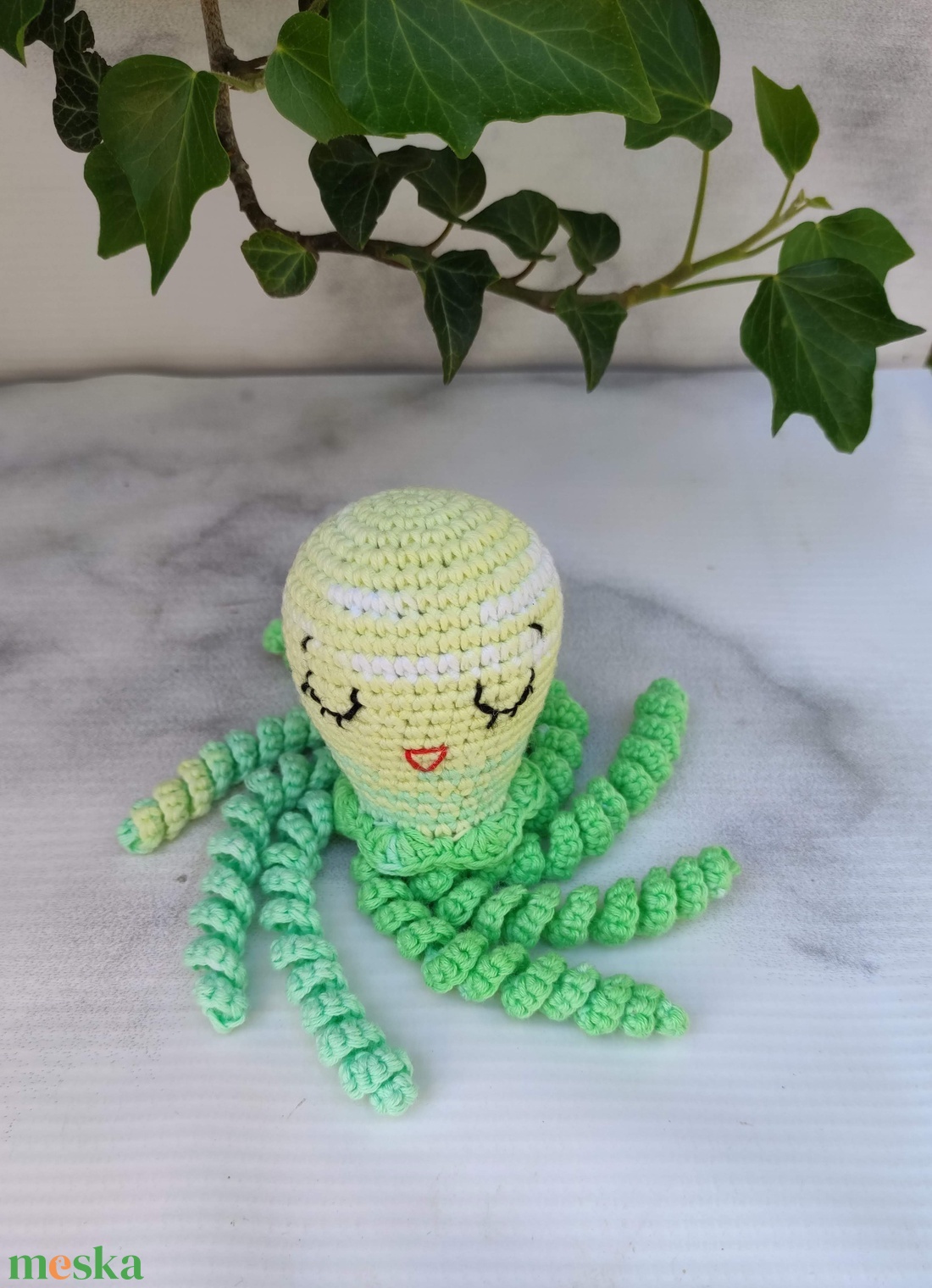 Zöld polip - színétmenetes fonalból - játék & sport - 3 éves kor alattiaknak - csörgő - Meska.hu