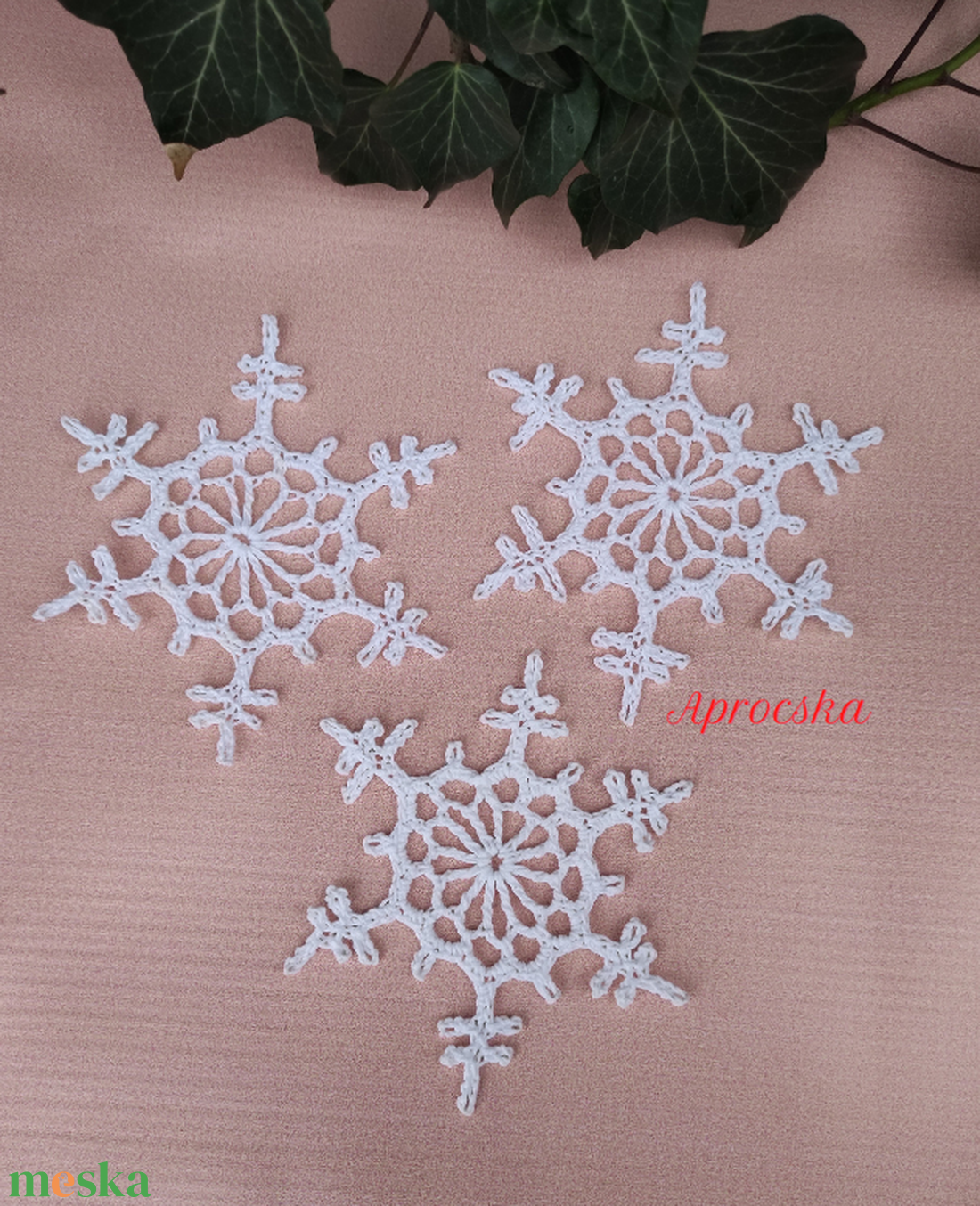 Karácsonyi horgolt  dekoráció - hópehely - karácsony - karácsonyi lakásdekoráció - karácsonyfadíszek - Meska.hu