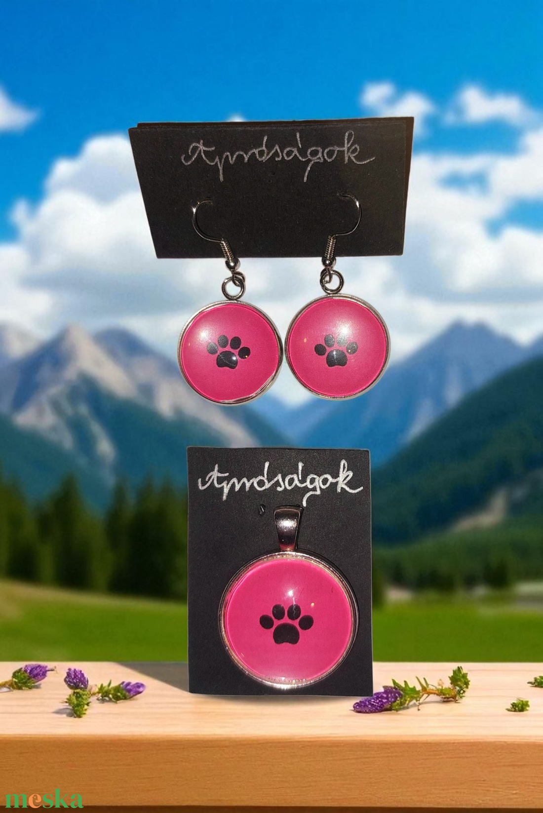Pink hátterű fekete tappancs Apróságok-üveglencsés ékszerek - ékszer - ékszerszett - Meska.hu Pink hátterű fekete tappancs Apróságok-üveglencsés ékszerek - ékszer - ékszerszett - Meska.hu