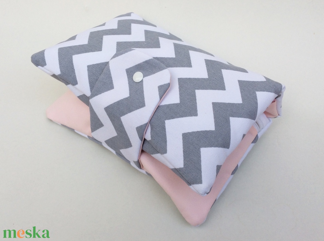 Chevron-pelenkatáska, pelenkázó neszesszer-erős bútorvászonból! - táska & tok - pelenkatáska - pelenkatartó tok - Meska.hu