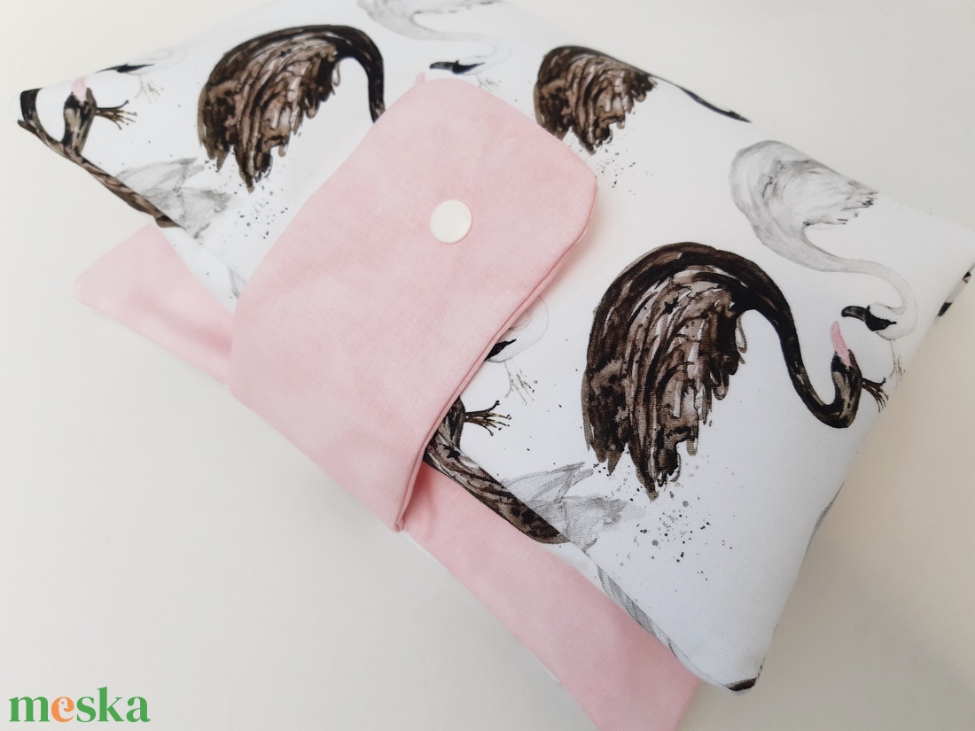 Hattyús, vízhatlan pelenkázó alátét patentos megkötővel - otthon & életmód - lakástextil - ágytakaró - Meska.hu