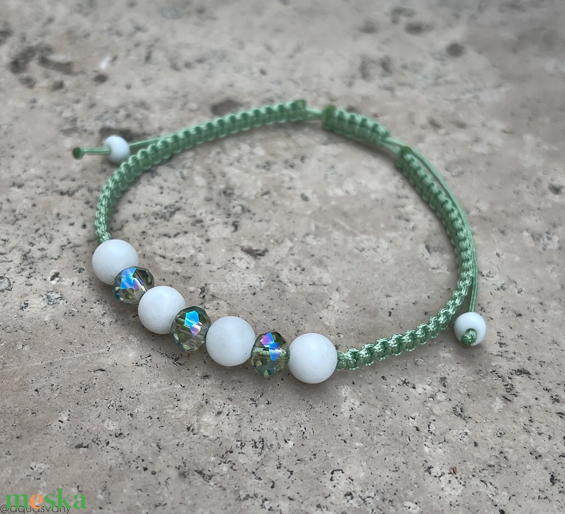 Matt fehér jáde karkötő - ékszer - karkötő - fonott karkötő - Meska.hu