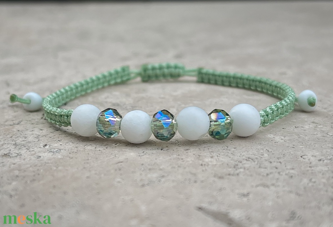 Matt fehér jáde karkötő - ékszer - karkötő - fonott karkötő - Meska.hu