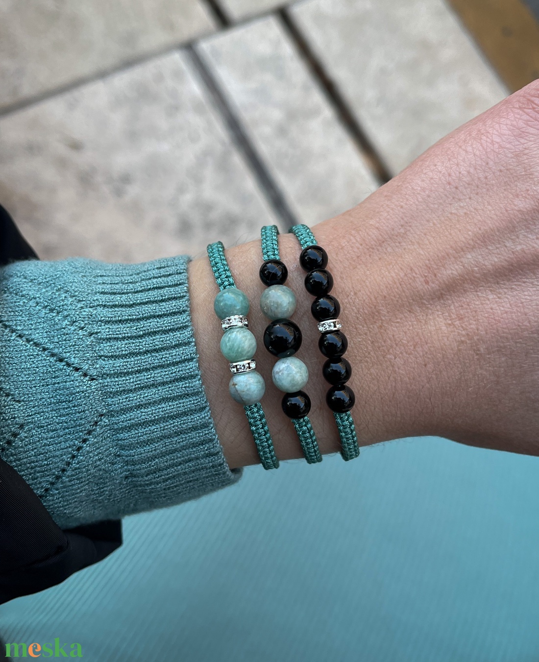 Kínai amazonit és ónix makramé karkötő - ékszer - karkötő - fonott karkötő - Meska.hu