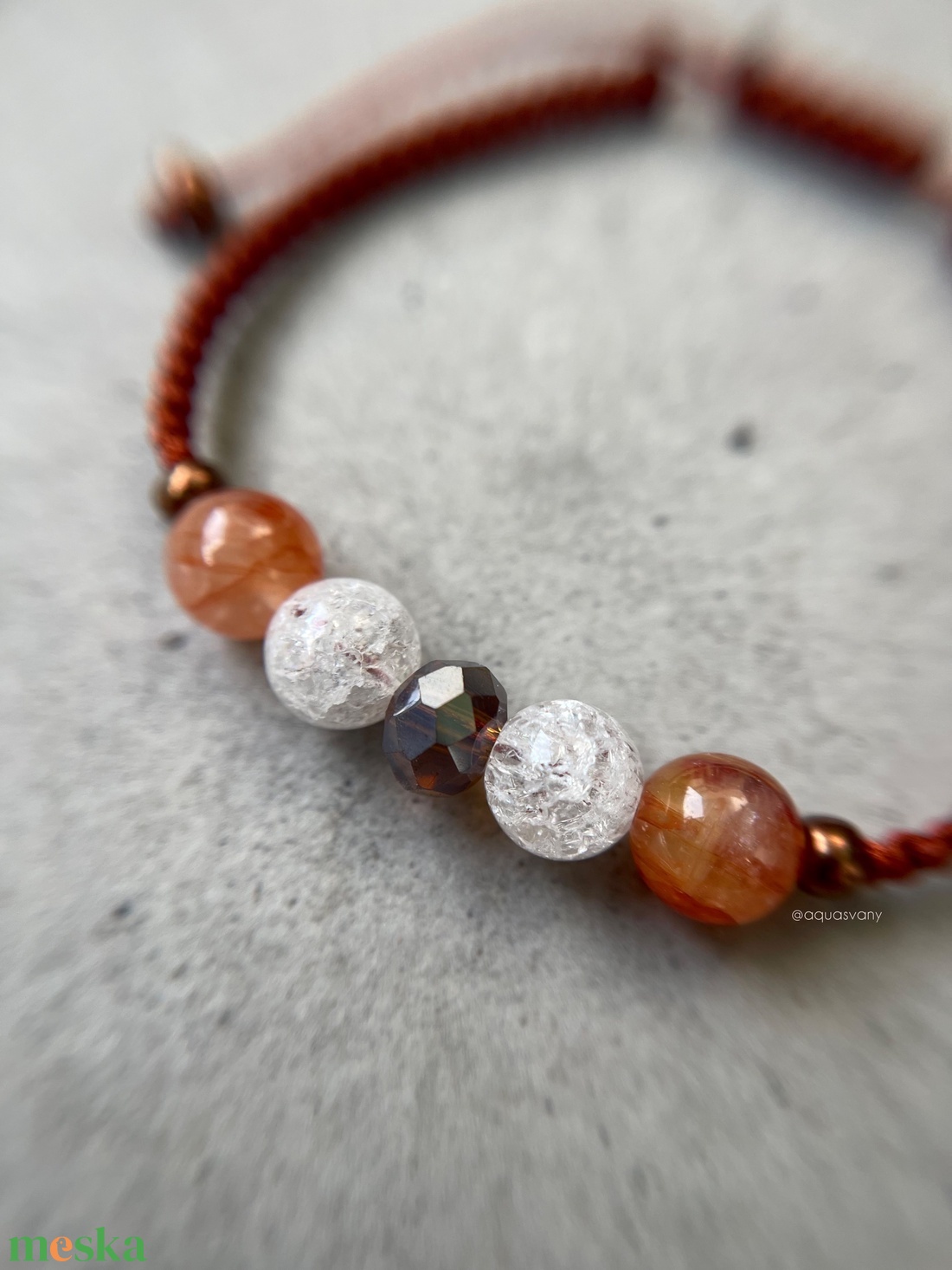 Hematoidkvarc és roppantott hegyikristály makramé karkötő - ékszer - karkötő - fonott karkötő - Meska.hu