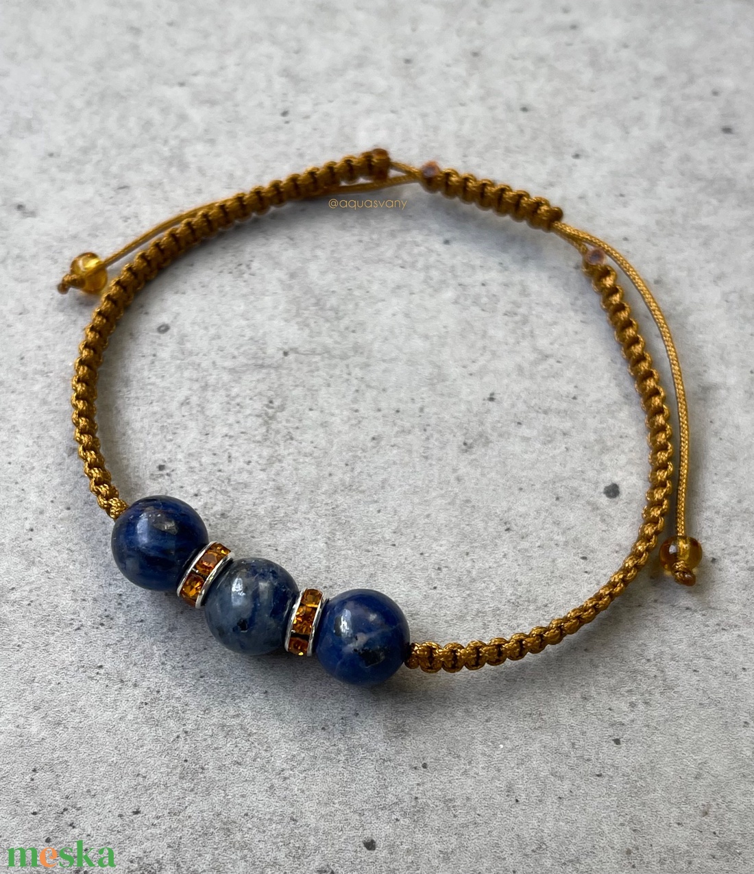 Szodalit makramé ásvány karkötő - ékszer - karkötő - fonott karkötő - Meska.hu