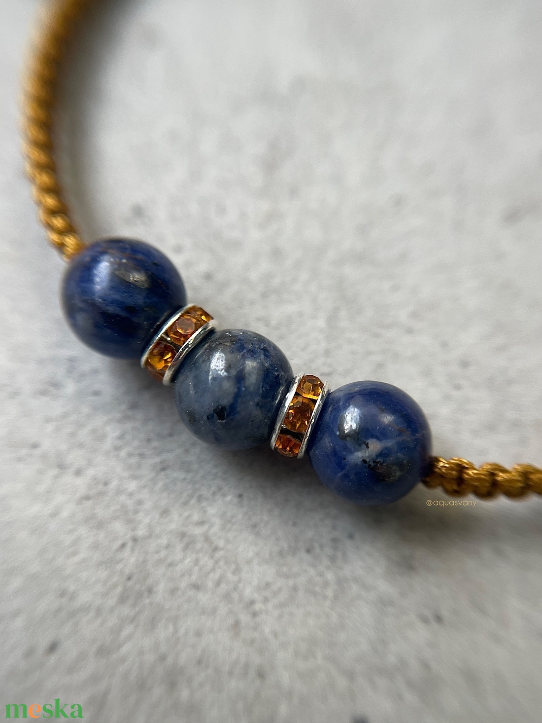 Szodalit makramé ásvány karkötő - ékszer - karkötő - fonott karkötő - Meska.hu